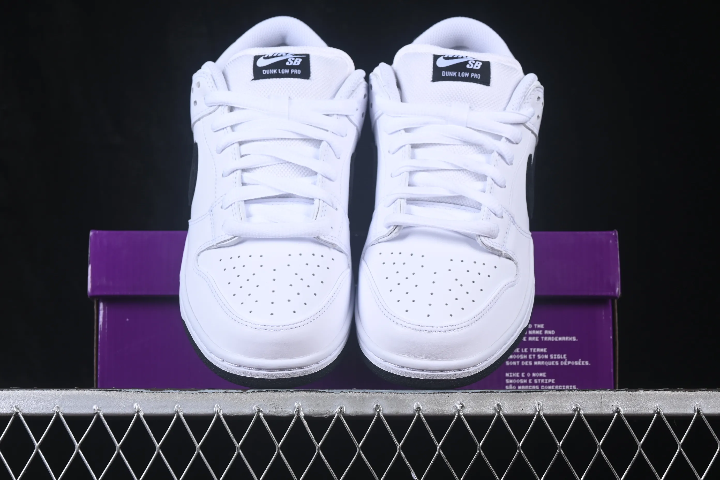 All Categories Nk SB Dunk Series Nk SB Dunk Low Low-top sneakers Foreign trade version Nike SB Dunk Low Classic white and black Full toe layer low-top casual sneakers HF3704-100